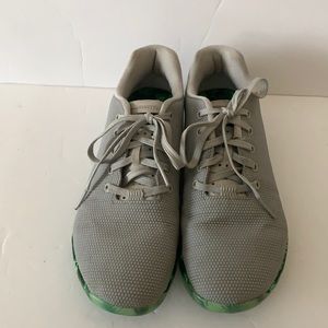 Men’s training shoes, color grey and green